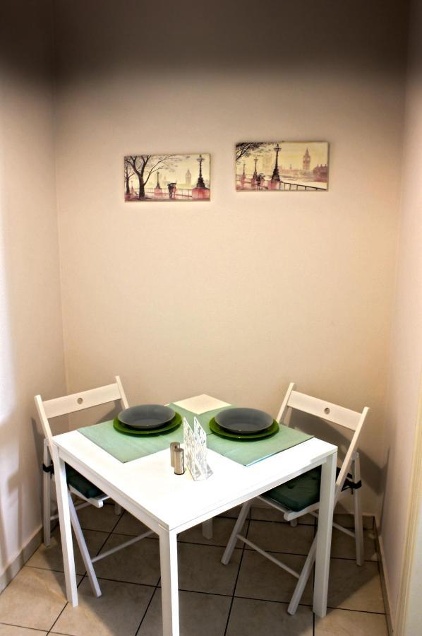 Central Apartment At Koukaki Area Atenas Exterior foto